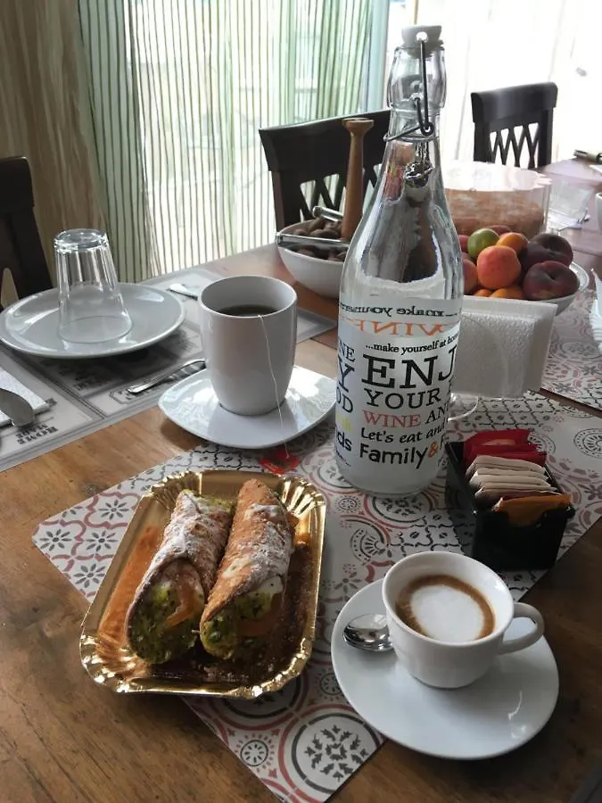 Bed and Breakfast Porta del Vento Giardini Naxos 0*,  Italia