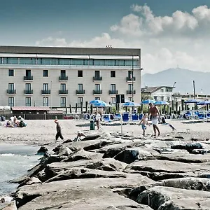 https://hotel-rondine.hotelitalianriviera.com