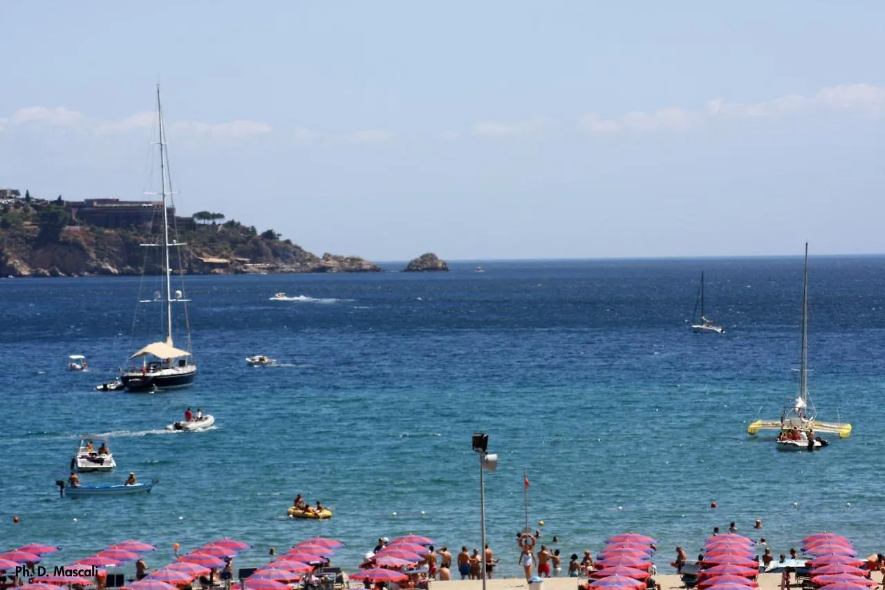 Porta Del Vento Bed & Breakfast Giardini Naxos 0*,